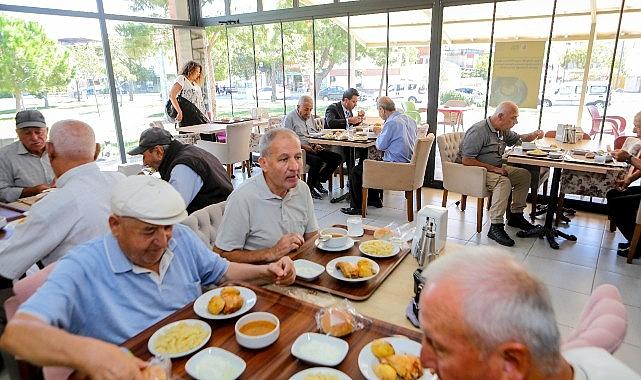 Bayraklı Belediyesi kent lokantalarında “Askıda Yemek” uygulaması başladı