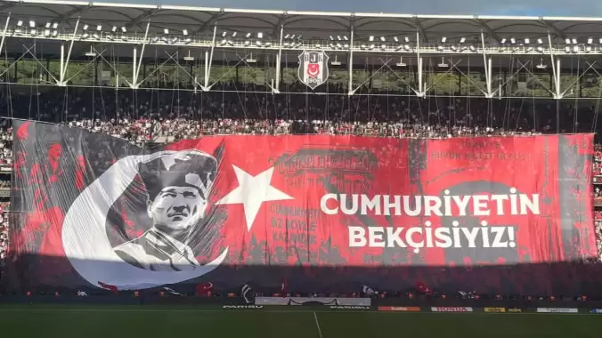 Beşiktaş tribünleri: “Cumhuriyetin bekçisiyiz”