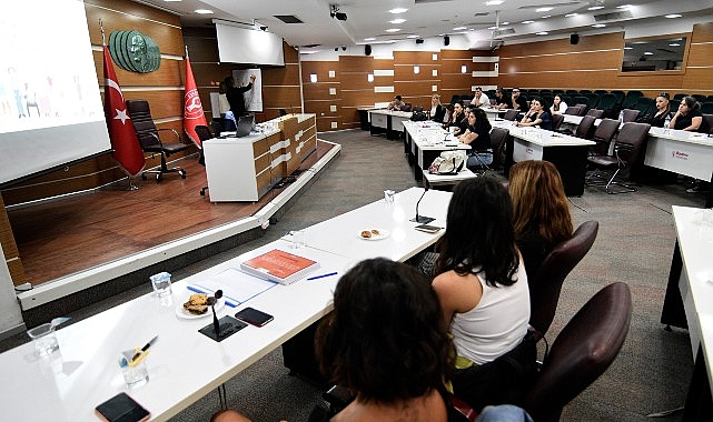 Bornova’da çalışanlara Toplumsal Cinsiyet Eşitliği Semineri