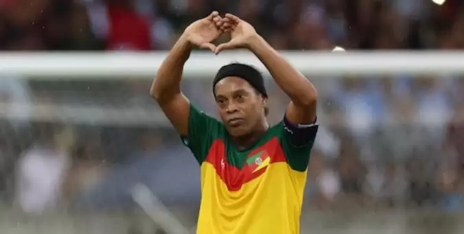 Brezilyalı efsane Ronaldinho futbol takımına ortak oldu