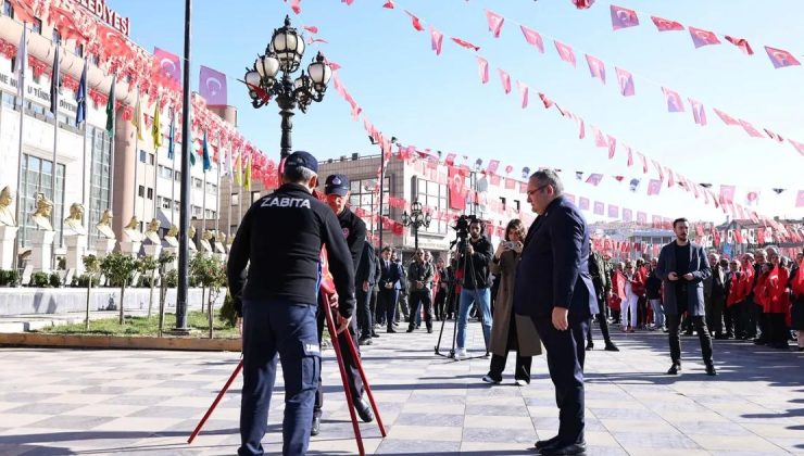 Cumhuriyet Bayramı kutlamaları Keçiören’de çelenk sunma ile başladı