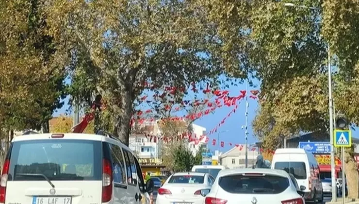 Cumhuriyet coşkusunu Mudanya’da trafik yoğunluğu oluşturdu