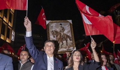 Cumhuriyet ışığı İzmir’den parladı