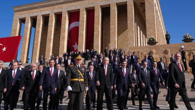 Devlet erkânı Anıtkabir’de