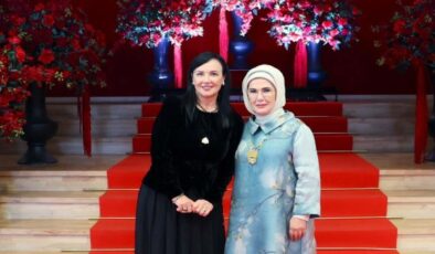 Emine Erdoğan Linda Rama ile Ulusal Opera ve Bale Tiyatrosu’nu ziyaret etti