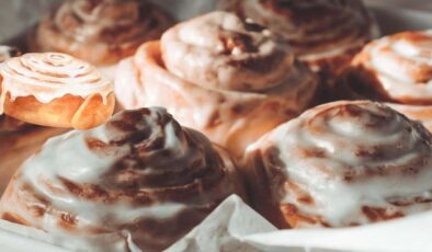 Farklı lezzet arayanlara cinnamon rolls (tarçınlı çörek) tarifi!