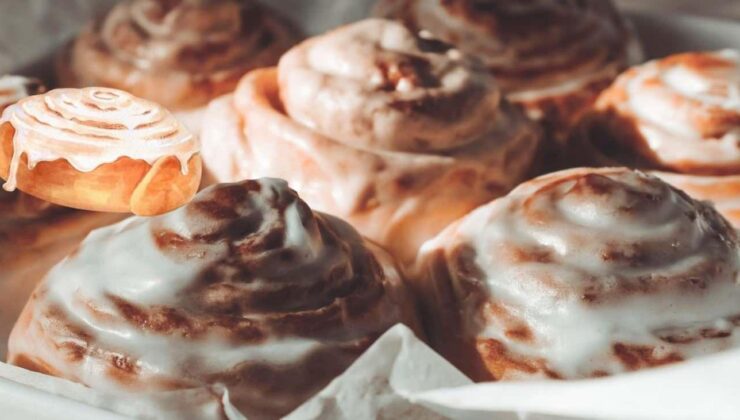 Farklı lezzet arayanlara cinnamon rolls (tarçınlı çörek) tarifi!