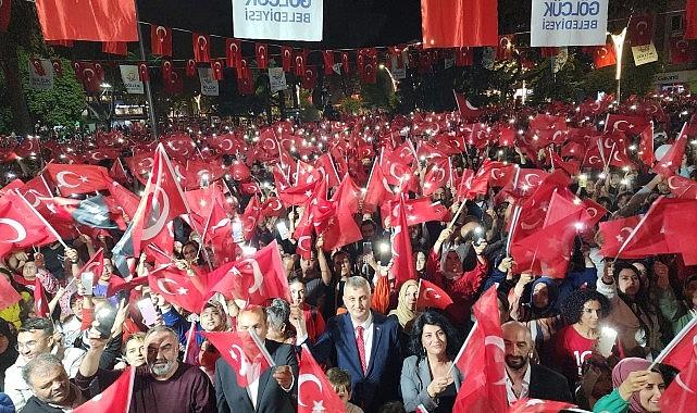 Gölcük Belediye Başkanı Ali Yıldırım Sezer, yayınladığı mesaj ile 29 Ekim Cumhuriyet Bayramı’nı kutladı.