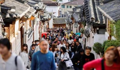 Halk turistlerden bezdi: Yoğun turist nedeniyle sokağa çıkma yasağı uygulanacak!