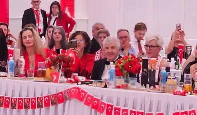 Hollanda da 9. Altın Lale’de Cumhuriyetin 101. yıl coşkusu