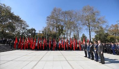 İnegöl’de Cumhuriyet Bayramı Coşkusu Çelenk Töreniyle Başladı