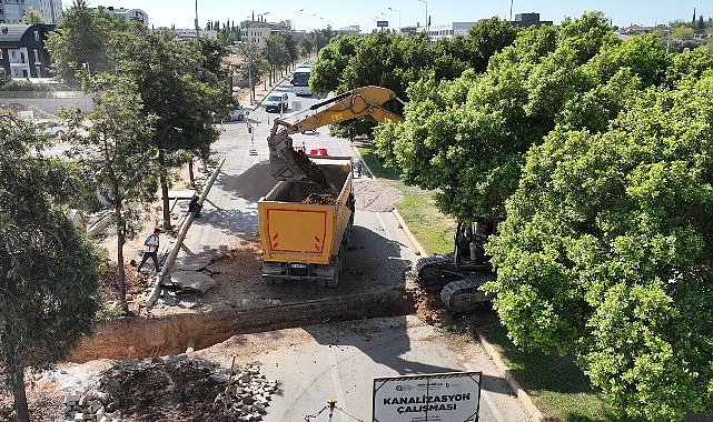 Kardeş Kentler Caddesi’nde kazalara neden olan kurp düzeltiliyor