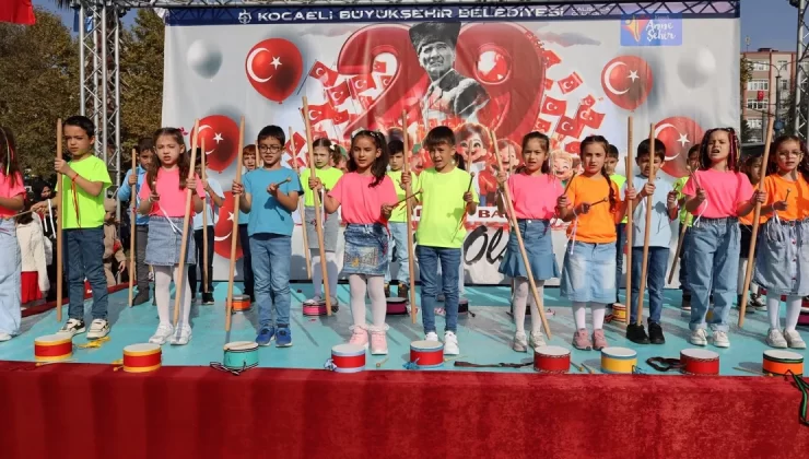 Kocaeli’de minikler Cumhuriyet’i coşkuyla kutladı