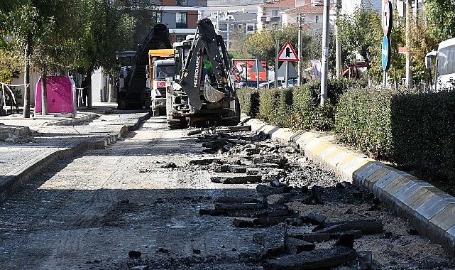 Lüleburgaz Belediyesi Fen İşleri Müdürlüğü ekipleri, kent genelinde yol onarım ve yenileme çalışmalarına devam ediyor