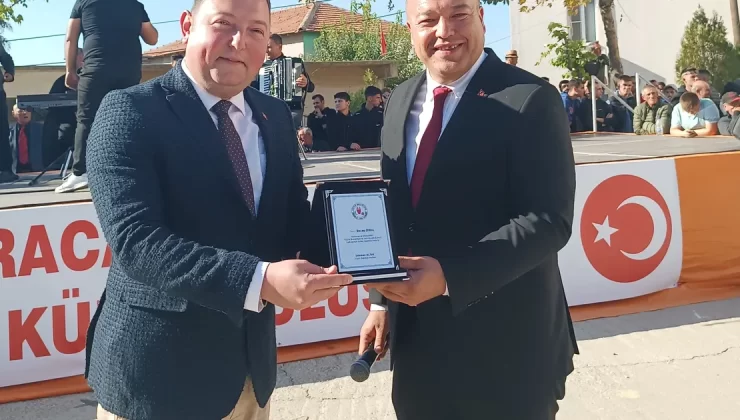 Recep Dural’a Karacaovalılardan teşekkür plaketi