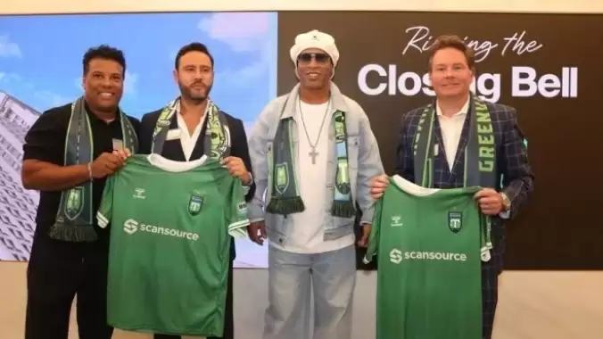 Ronaldinho futbola geri dönüyor!