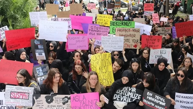 Üsküdar Üniversitesi “Şiddete Karşı” yürüdü!