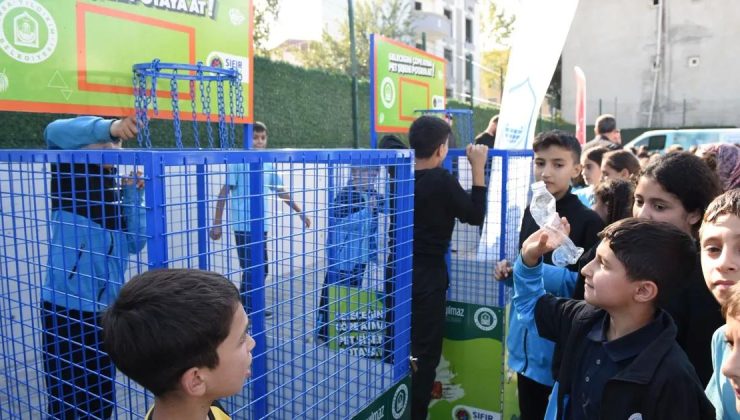 Bursa Yıldırım’da çocuklar şişeleri potaya smaçlıyor